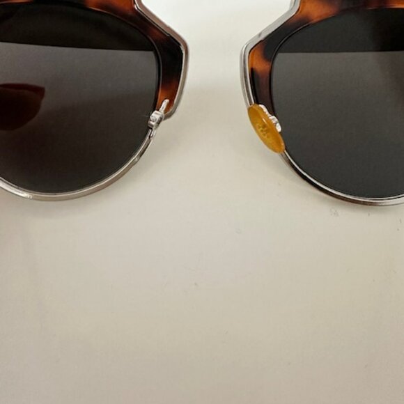 CHRISTIAN DIOR - AUTHENTIC TORTOISE HALF MIRRORED LENS SUNGLASSES - WORN ONCE - Picture 5 of 5